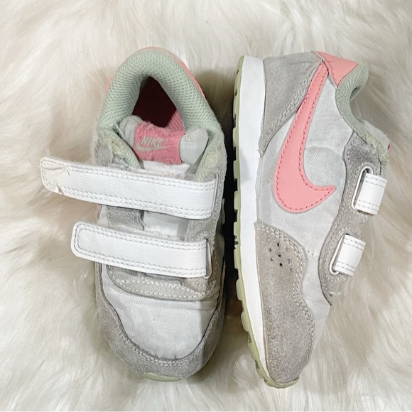 Nike Little Girl MD Valiant Low Gaze Sneakers - Picture 9 of 12